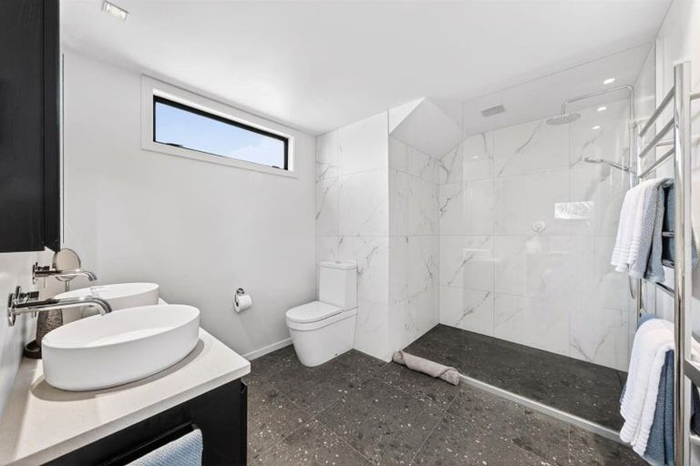 Photo of property in 2/10 Sylvan Park Avenue, Milford, Auckland, 0620