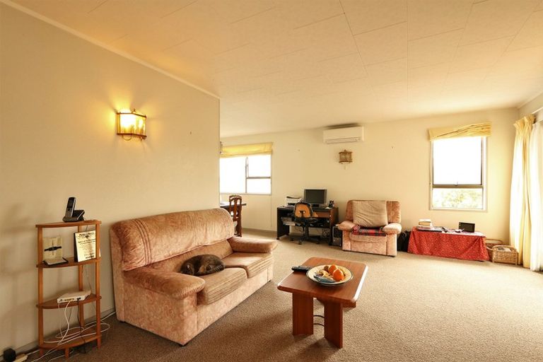 Photo of property in 19 Cairngorm Place, Highland Park, Auckland, 2010