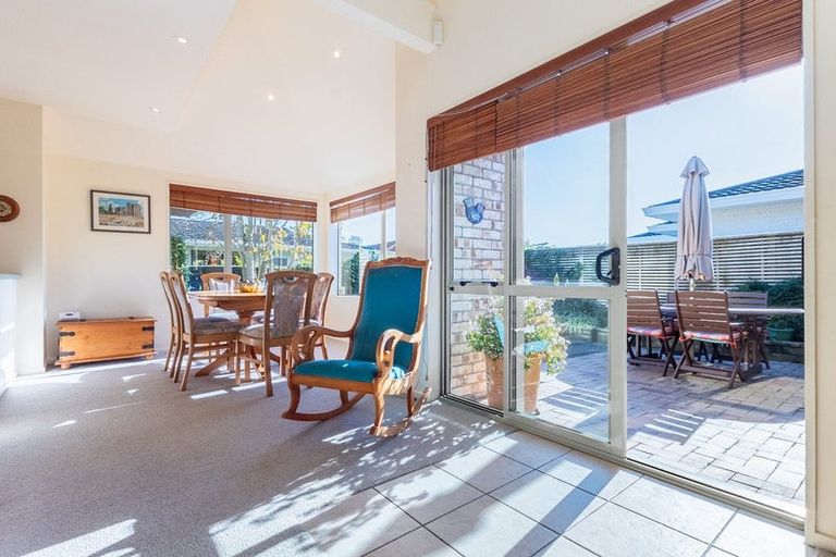 Photo of property in 8 Rewarewa Crescent, Waikanae, 5036