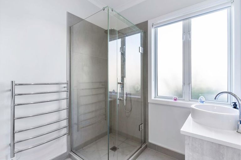 Photo of property in 22 Warbler Crescent, Papakura, 2110