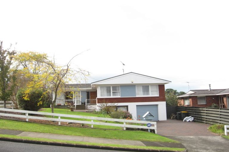Photo of property in 22 Haseler Crescent, Howick, Auckland, 2014