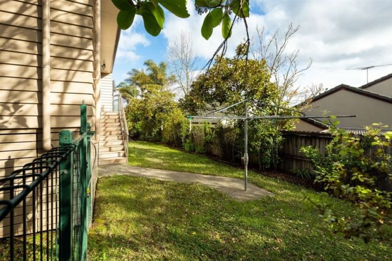 Photo of property in 10 Bundoran Way, Pinehill, Auckland, 0632