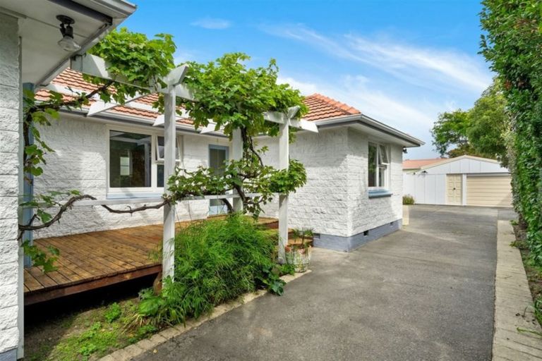 Photo of property in 15 Cranbrook Avenue, Burnside, Christchurch, 8053