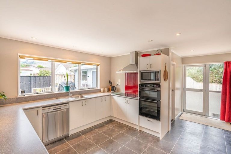Photo of property in 8 Paretai Grove, Waikanae, 5036