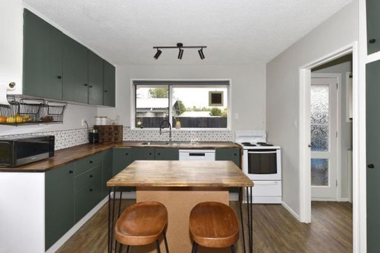 Photo of property in 2/50 Valecrest Avenue, Parklands, Christchurch, 8083