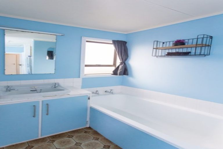 Photo of property in 52 Matai Street, Castlecliff, Whanganui, 4501