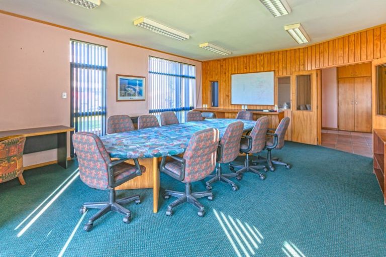 Photo of property in 2 Arohanui Road, Karaka, 2124