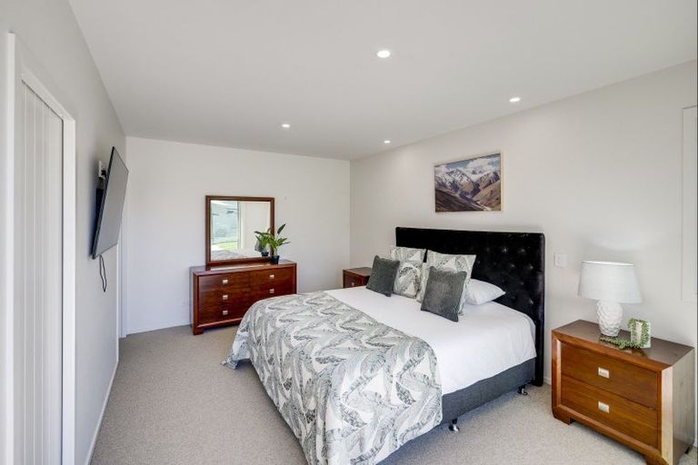 Photo of property in 17 Rangataiki Place, Te Awa, Napier, 4110