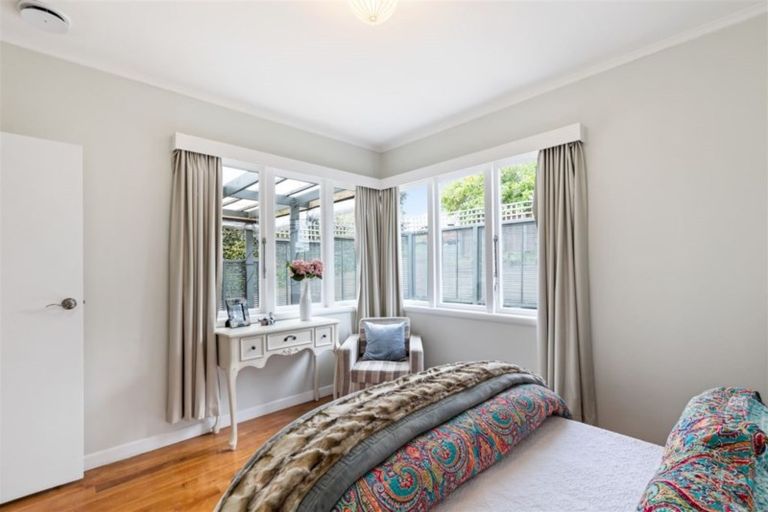 Photo of property in 1/154 Forrest Hill Road, Forrest Hill, Auckland, 0620