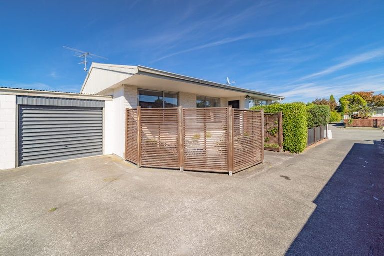 Photo of property in 1/176 Grimseys Road, Redwood, Christchurch, 8051