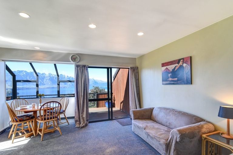 Photo of property in 49b Wynyard Crescent, Fernhill, Queenstown, 9300