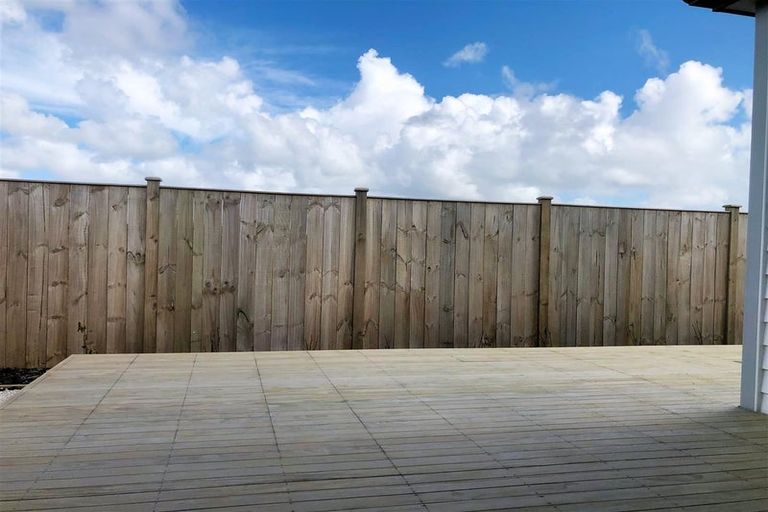 Photo of property in 19 Kaapehu Street, Karaka, 2578