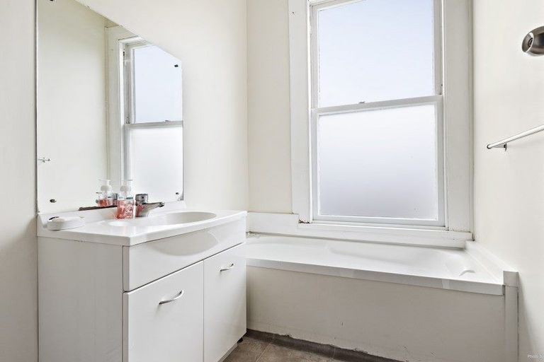 Photo of property in 4/110 Clyde Street, Island Bay, Wellington, 6023