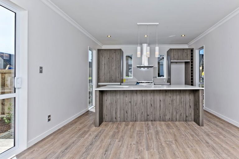 Photo of property in 10 Seafort Lane, Silverdale, 0932