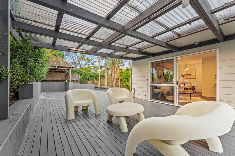 Photo of property in 2a Rata Road, Stanmore Bay, Whangaparaoa, 0932