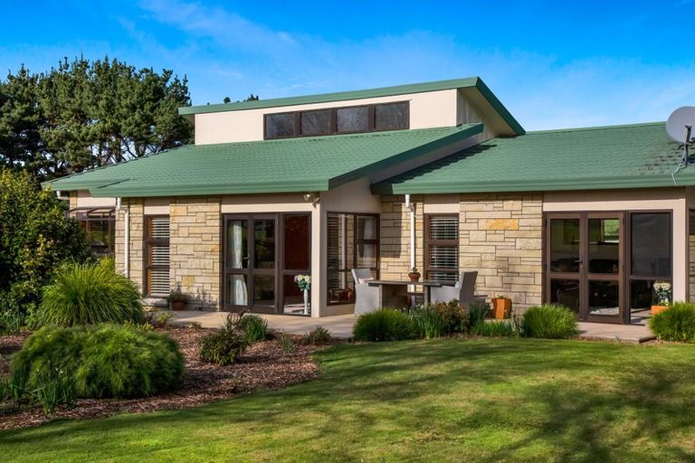 Photo of property in 2227 Skeet Road, Auroa, Hawera, 4678