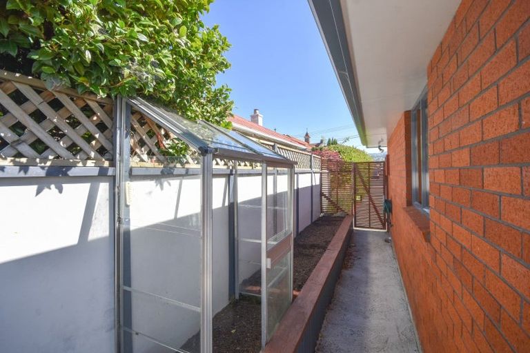 Photo of property in 33 Macandrew Road, South Dunedin, Dunedin, 9012