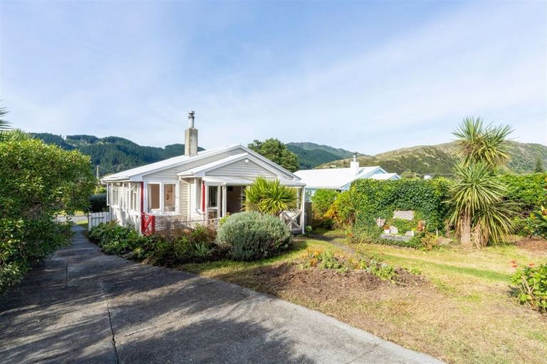 Photo of property in 9 Haumia Street, Paekakariki, 5034