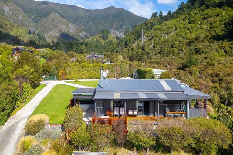 Photo of property in 102 Boons Valley Road, Waikawa, Picton, 7220