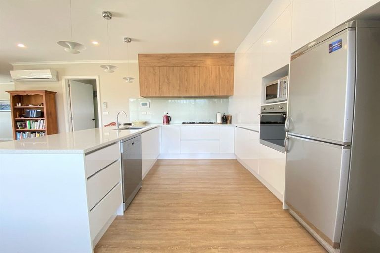 Photo of property in 22 Rauaruhe Road, Karaka, Papakura, 2113