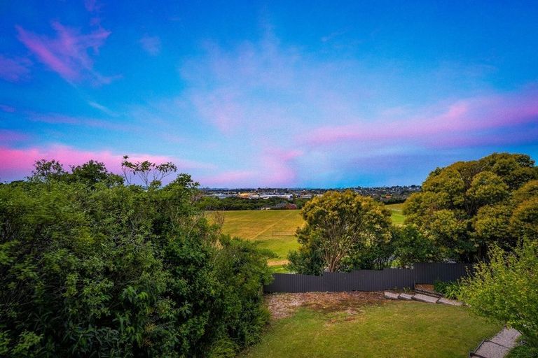 Photo of property in 11 Beauchamp Drive, Massey, Auckland, 0614