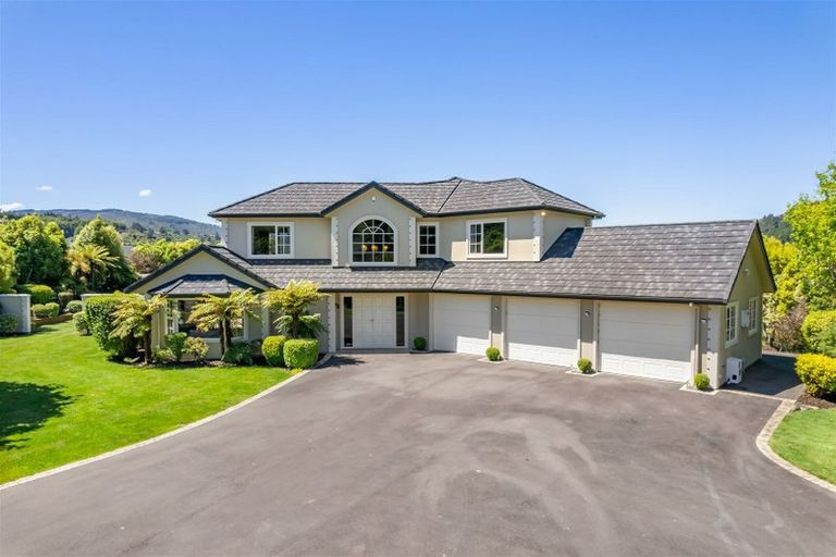 Photo of property in 18 Emerald Hill Drive, Birchville, Upper Hutt, 5018