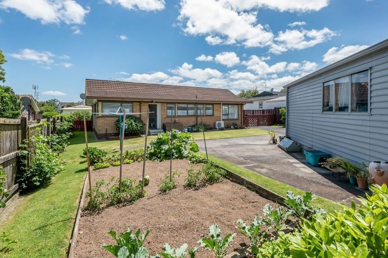 Photo of property in 10 Challen Close, Conifer Grove, Takanini, 2112