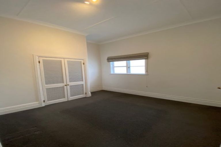 Photo of property in 20 Scarborough Terrace, Mount Victoria, Wellington, 6011