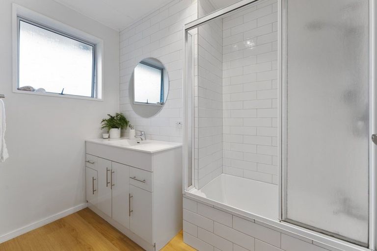 Photo of property in 6 Clivedon Place, Redwood, Christchurch, 8051