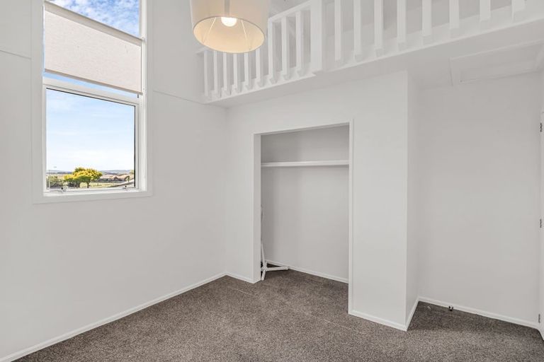Photo of property in 11 Leander Place, Milson, Palmerston North, 4414