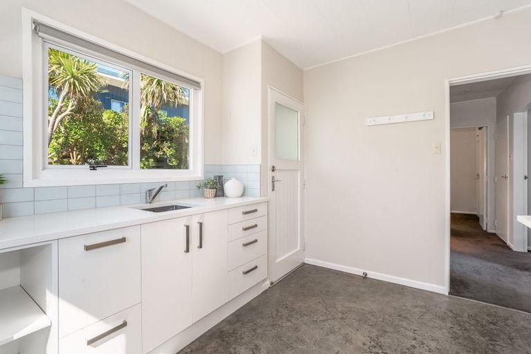 Photo of property in 1/24 Lambley Road, Titahi Bay, Porirua, 5022
