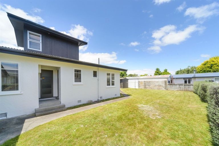 Photo of property in 16 Newcastle Street, Hokowhitu, Palmerston North, 4410