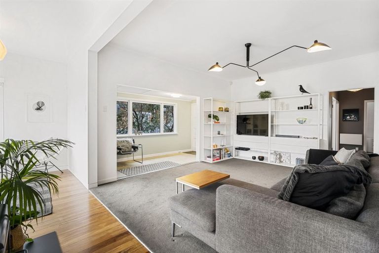 Photo of property in 1/115 Shakespeare Road, Milford, Auckland, 0620