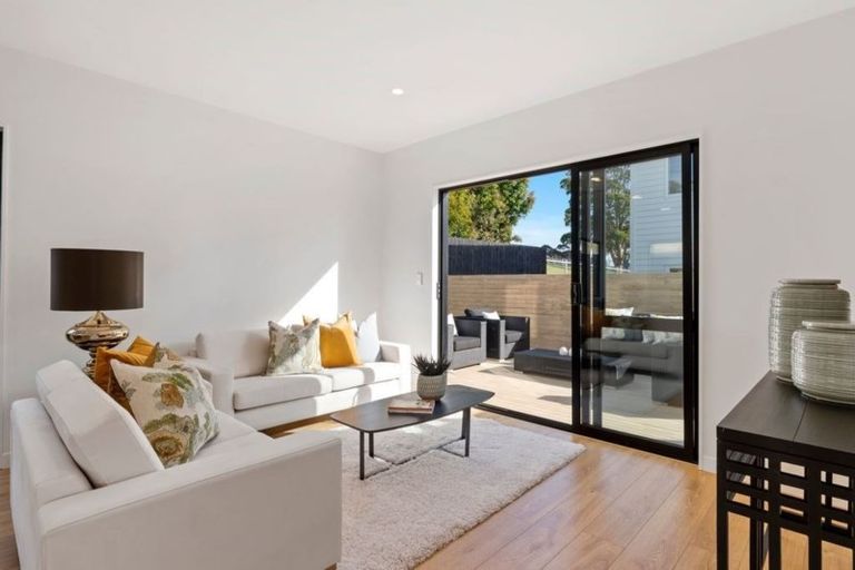 Photo of property in 31c Weatherly Road, Torbay, Auckland, 0630