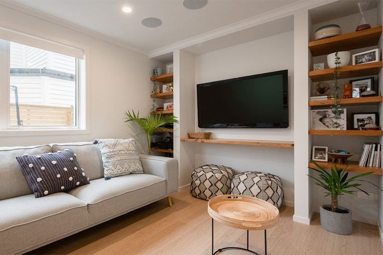 Photo of property in 12 Vogwill Road, Kumeu, 0810