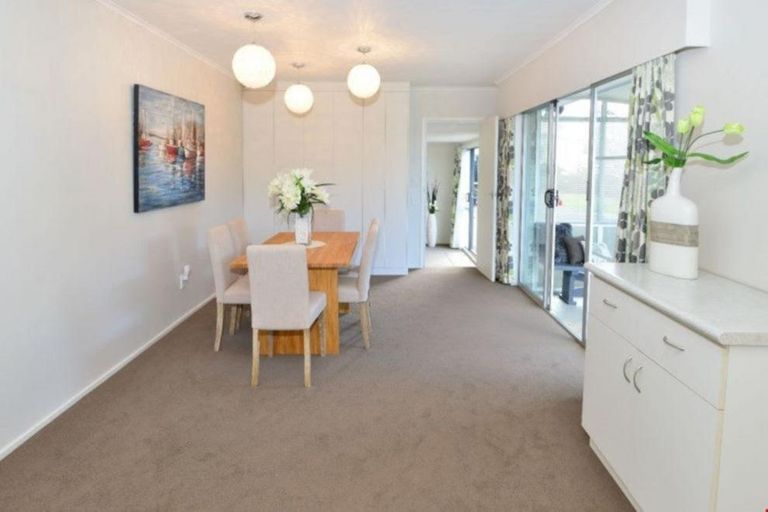 Photo of property in 2/127 Centreway Road, Orewa, 0931