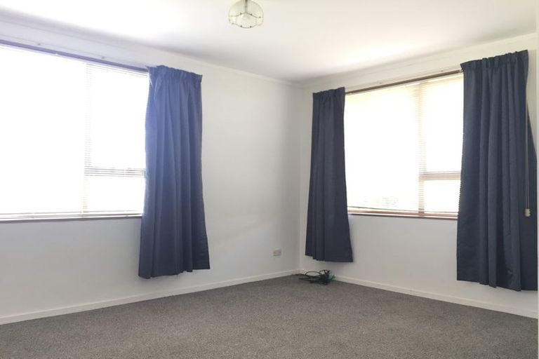 Photo of property in 2/52 Butterworth Drive, Glendene, Auckland, 0602