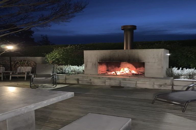 Photo of property in 1 Mary Street, Winton, 9720