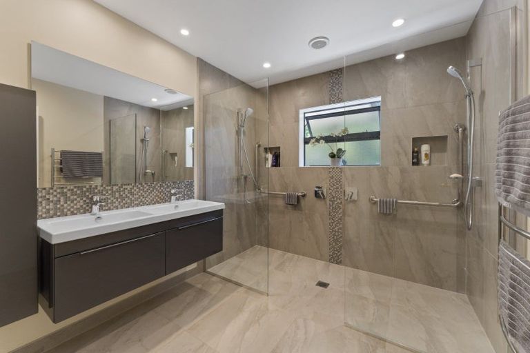 Photo of property in 14 Tararua Crescent, Otaki, 5512