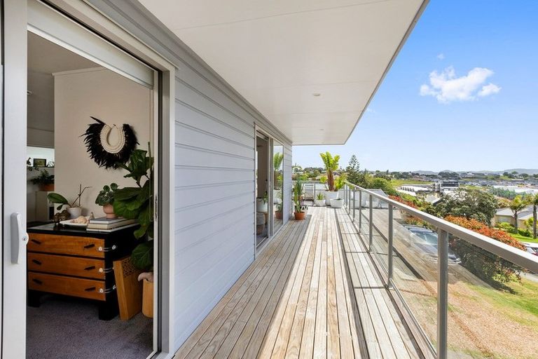 Photo of property in 1 John Dee Crescent, Red Beach, 0932