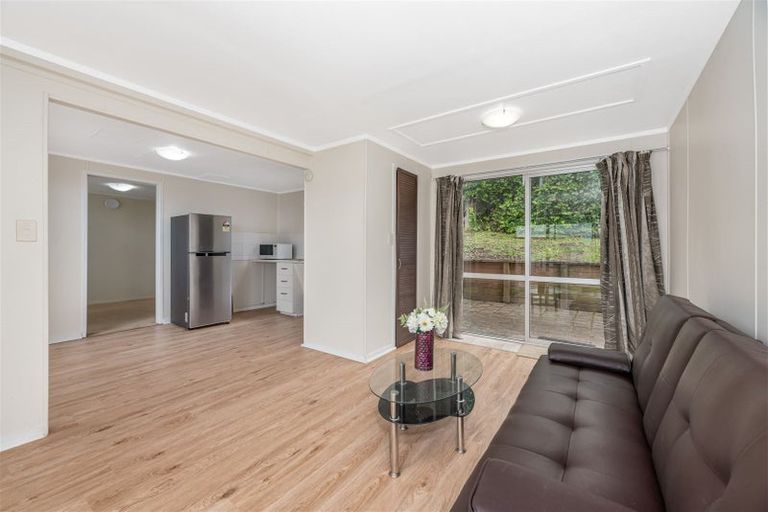 Photo of property in 4/89a Royal Road, Massey, Auckland, 0614