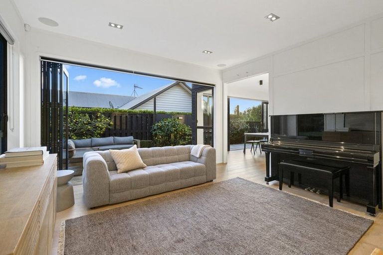 Photo of property in 5 Ridge View Crescent, Pukekohe, 2120