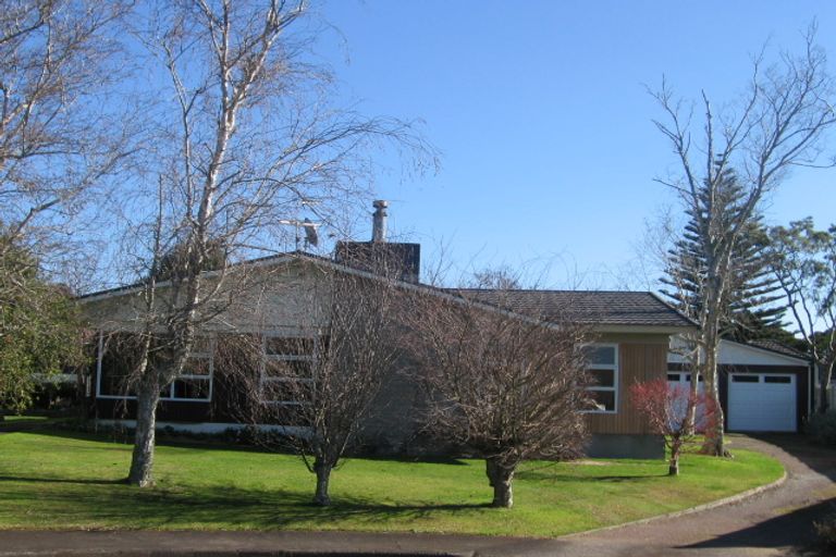 Photo of property in 14 Mccall Place, Opaheke, Papakura, 2113