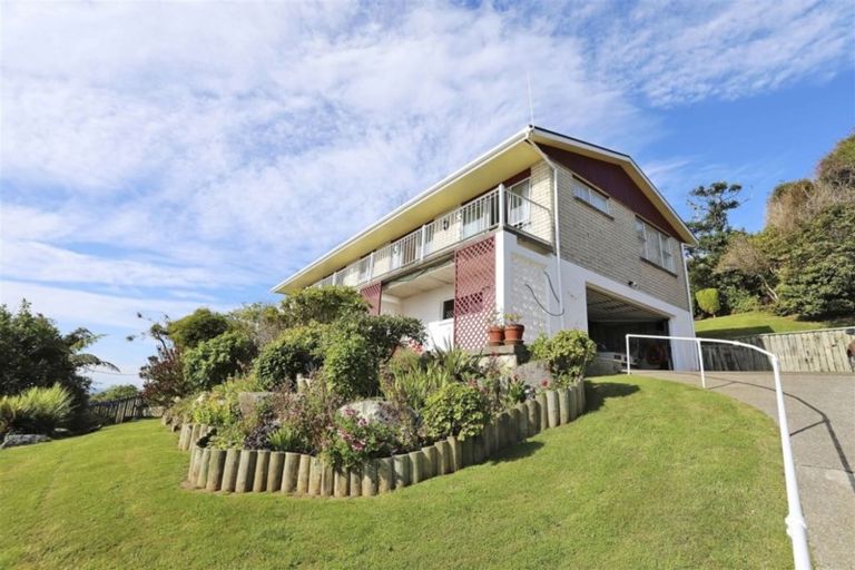 Photo of property in 68 Marine Parade, Bluff, 9814