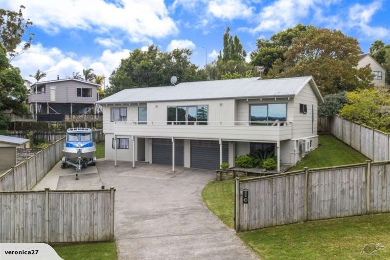 Photo of property in 14 Woodhouse Place, West Harbour, Auckland, 0618