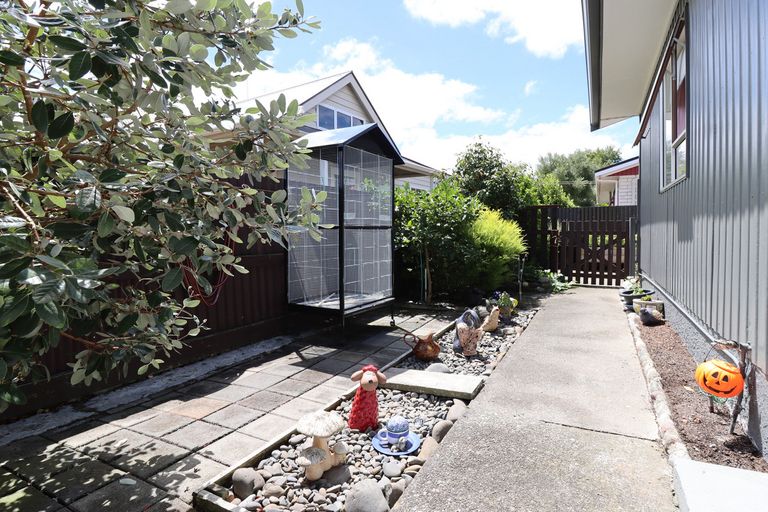 Photo of property in 2/204 Belvedere Road, Carterton, 5713