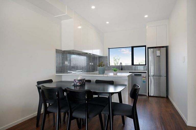 Photo of property in 4/68 Smythe Road, Henderson, Auckland, 0612