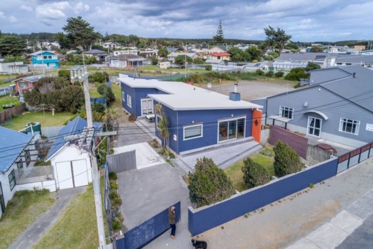 Photo of property in 5 Koputara Road, Himatangi Beach, Foxton, 4891