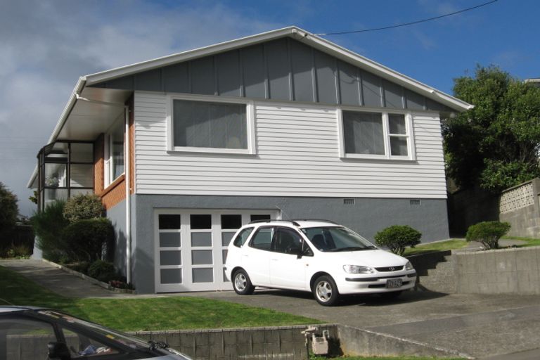 Photo of property in 3 Bancroft Terrace, Newlands, Wellington, 6037