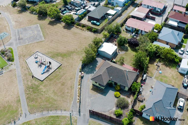 Photo of property in 15 Merrington Crescent, Aranui, Christchurch, 8061